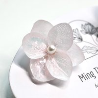 Handmade real flower hydrangea iridescent earrings, real flower pearlescent resin accessories, natural chic stud earrings