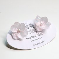 Handmade real flower hydrangea iridescent earrings, real flower pearlescent resin accessories, natural chic stud earrings