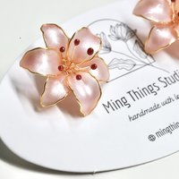 Handmade Wire Resin Lily Flower Stud Earrings, Spring Theme Floral Pearlescent Earrings, Romantic Flower Earrings