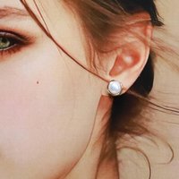 Elegant Pearl Stud Earrings: Minimalist Freshwater Pearl Gold-Tone Jewelry, Timeless Chic Accessories for Everyday Look & Special Occasions