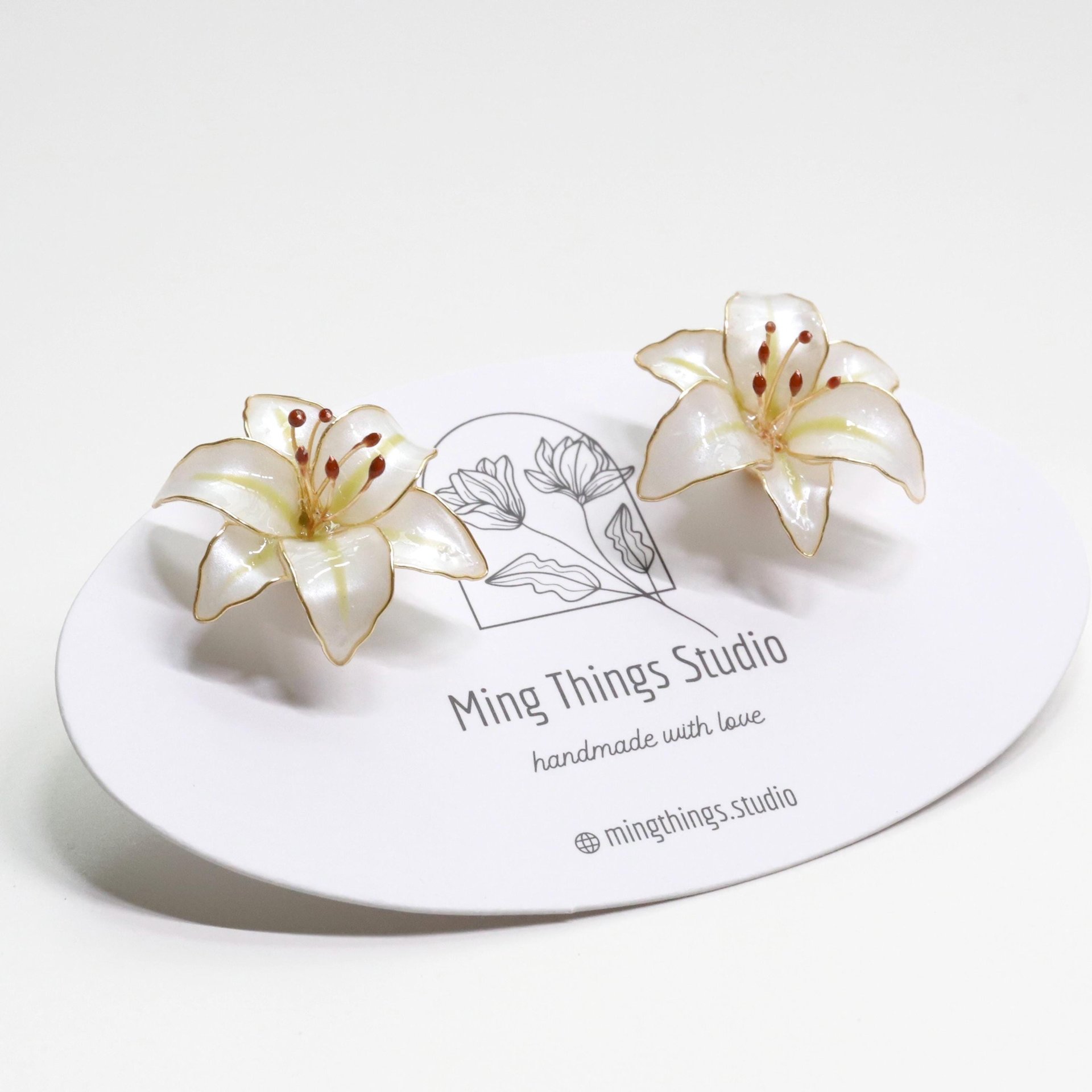 Handmade Wire Resin Lily Flower Stud Earrings, Spring Theme Floral Pearlescent Earrings, Romantic Flower Earrings