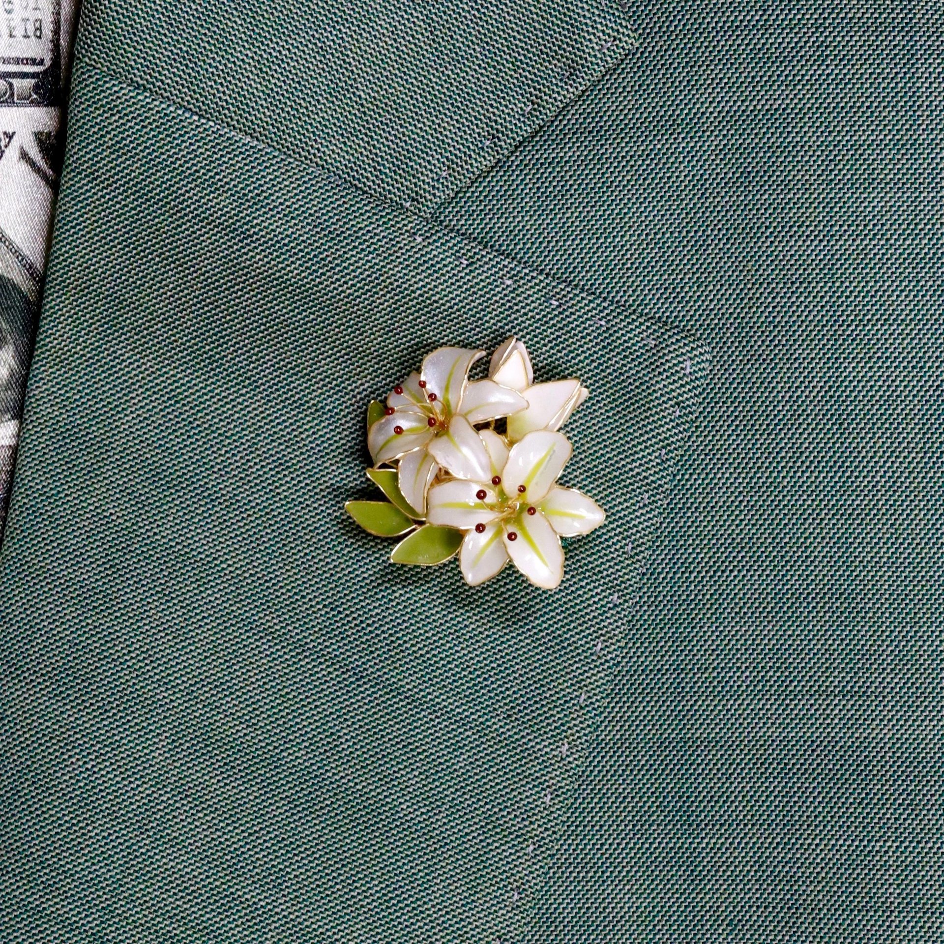 Handmade Lily Flower Brooch Pin, Delicate Floral Lapel Accessory for Suits & Sweaters, Elegant Jewelry Gift
