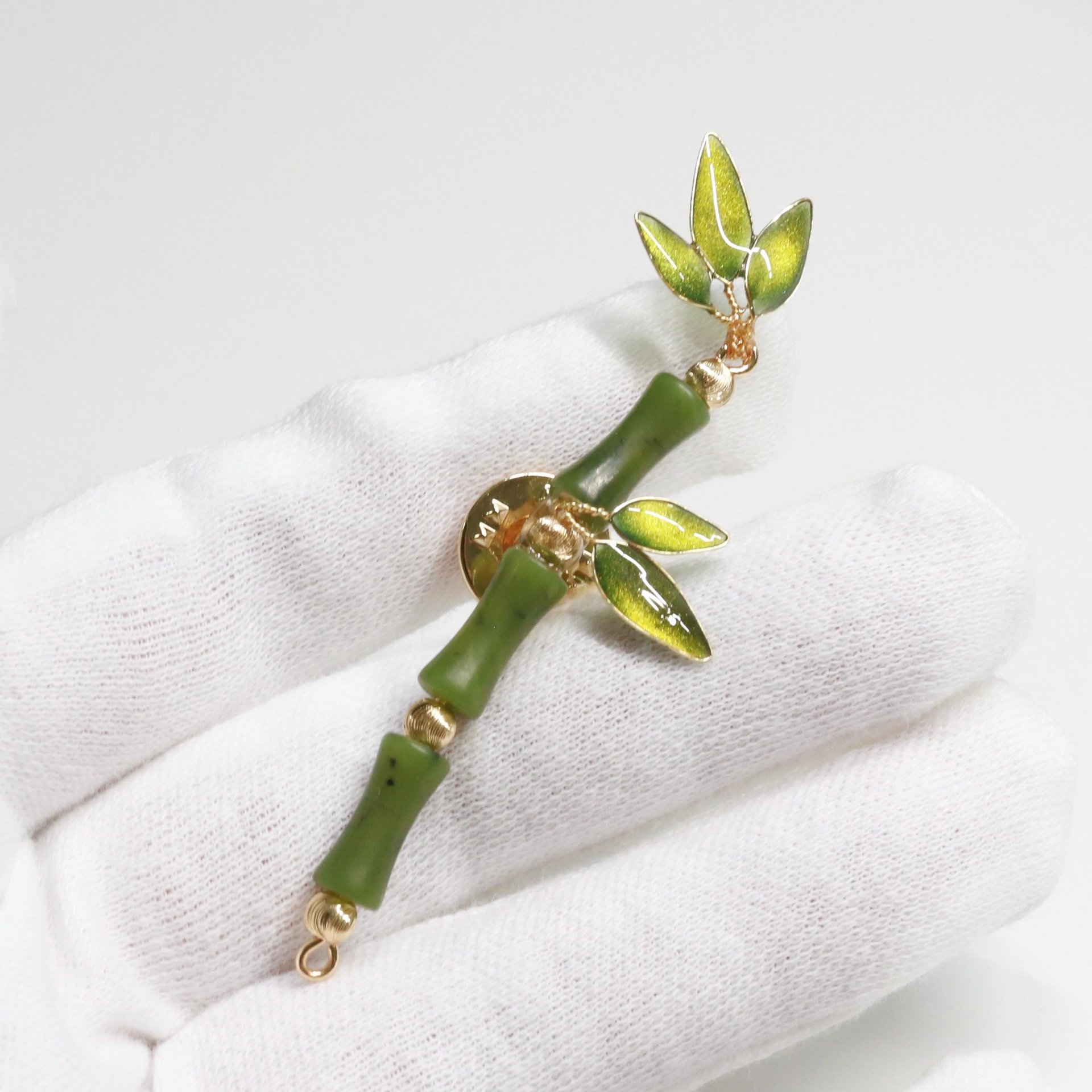 Elegant Jade Bamboo Brooch: Handmade Nature-Inspired Lapel Pin for Suits, Sweaters, and Clothing Accessories