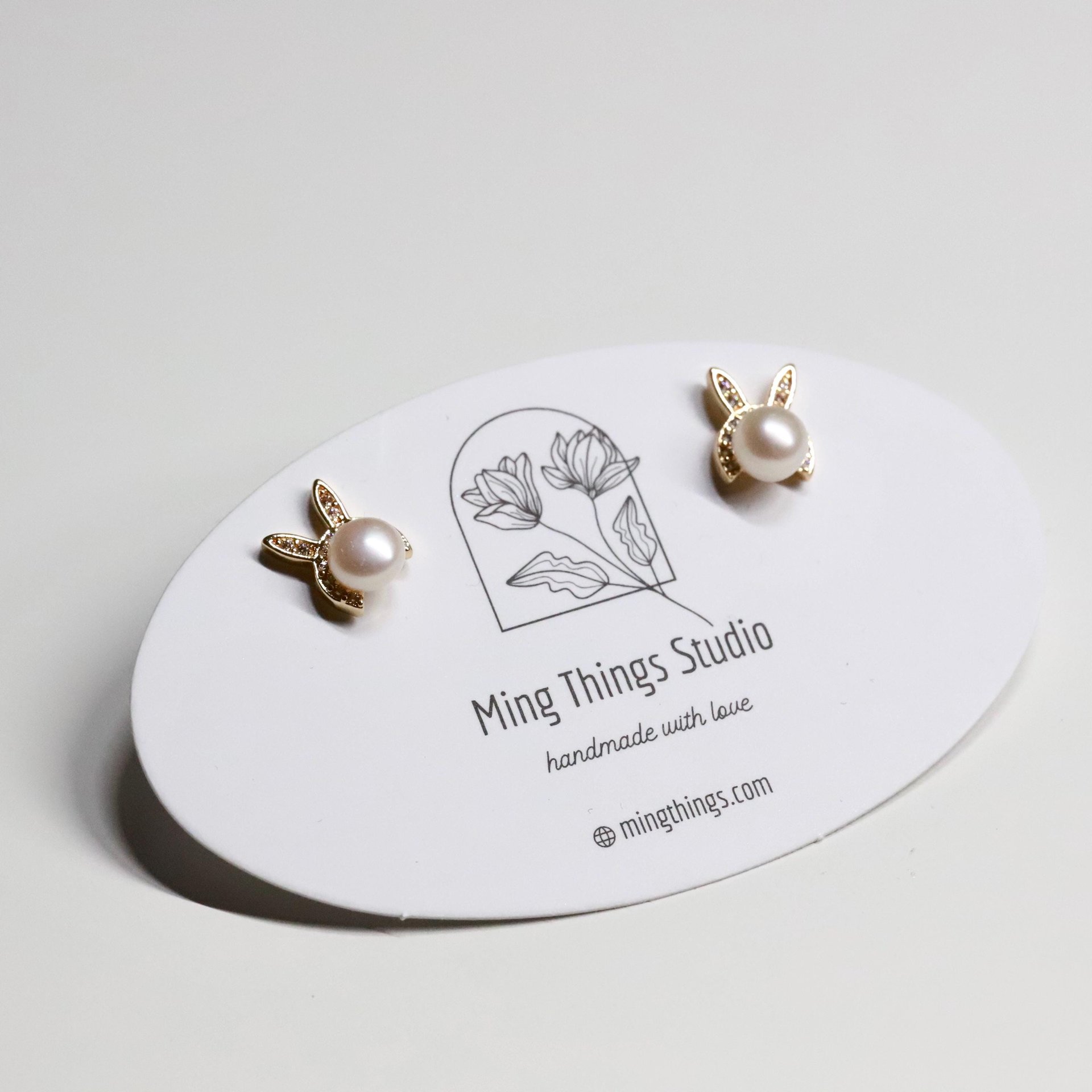 Elegant Pearl Stud Earrings: Minimalist Freshwater Pearl Gold-Tone Jewelry, Timeless Chic Accessories for Everyday Look & Special Occasions