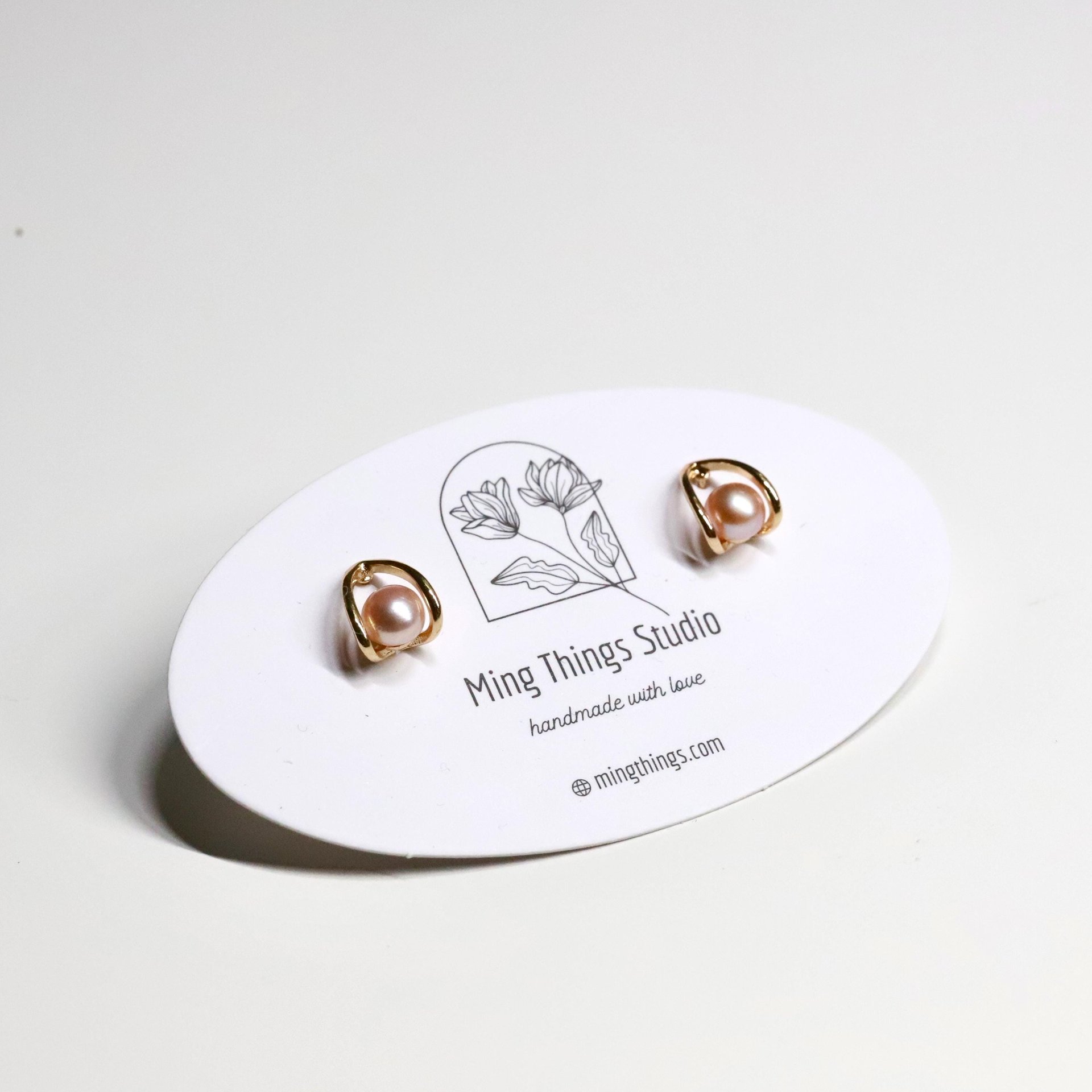 Elegant Pearl Stud Earrings: Minimalist Freshwater Pearl Gold-Tone Jewelry, Timeless Chic Accessories for Everyday Look & Special Occasions