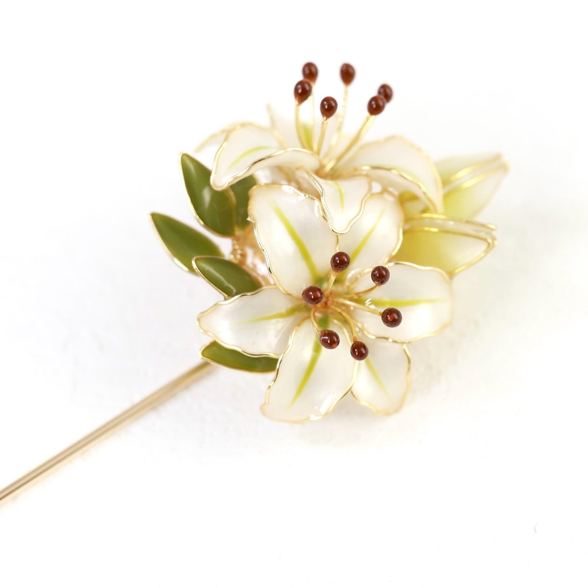 Handmade Lily Flower Brooch Pin, Delicate Floral Lapel Accessory for Suits & Sweaters, Elegant Jewelry Gift, Pearl White Enamel Wedding Pin