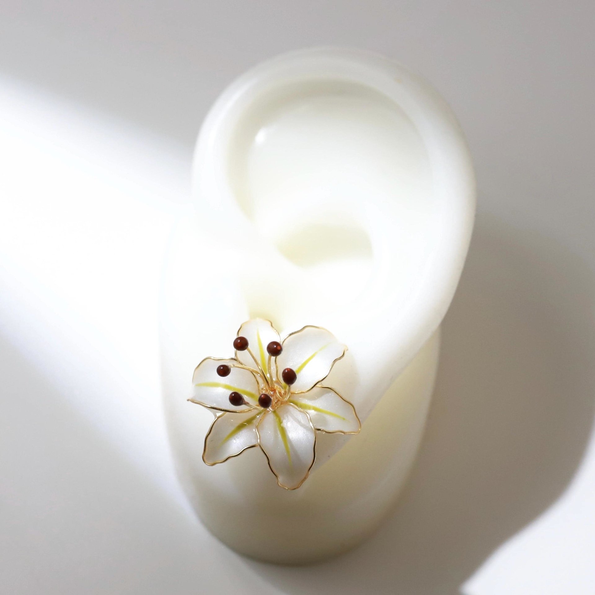 Handmade Wire Resin Lily Flower Stud Earrings, Spring Theme Floral Pearlescent Earrings, Romantic Flower Earrings